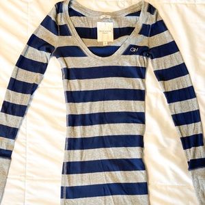 Gilly Hicks - women long sleeve scoop neck shirt - size small - navy and grey